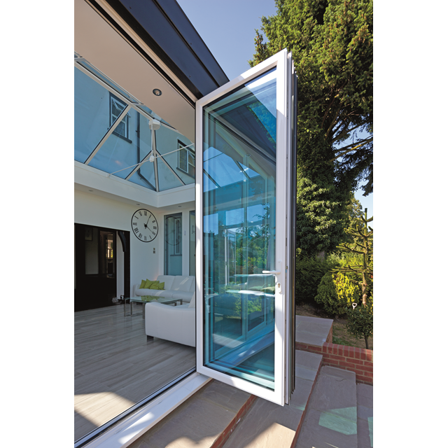 aluminium vouwdeur met dubbel glas en isolatie met een doorlopend scharnierprofiel voor meer veiligheid